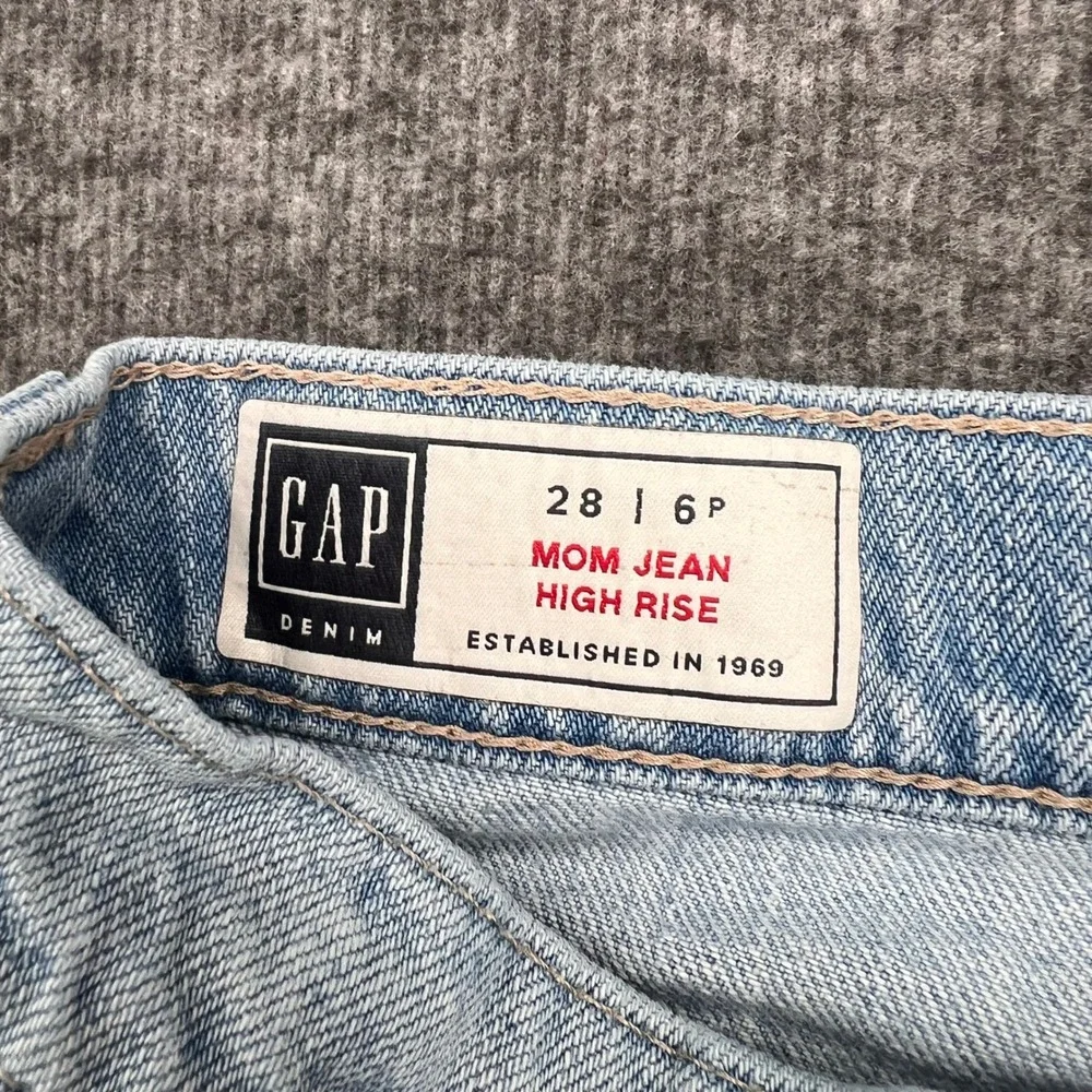 Gap‎ Denim Mom Jean High Rise Light Wash Tapered Leg Womens 6P 28 Petite
